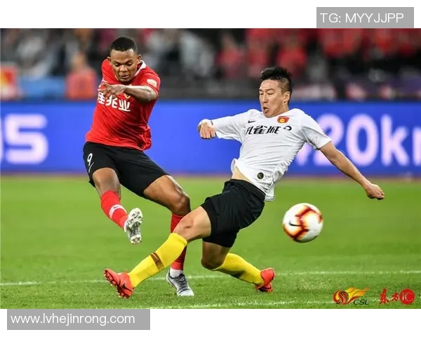 中国足球明星开车的日常生活与赛场之外的精彩瞬间