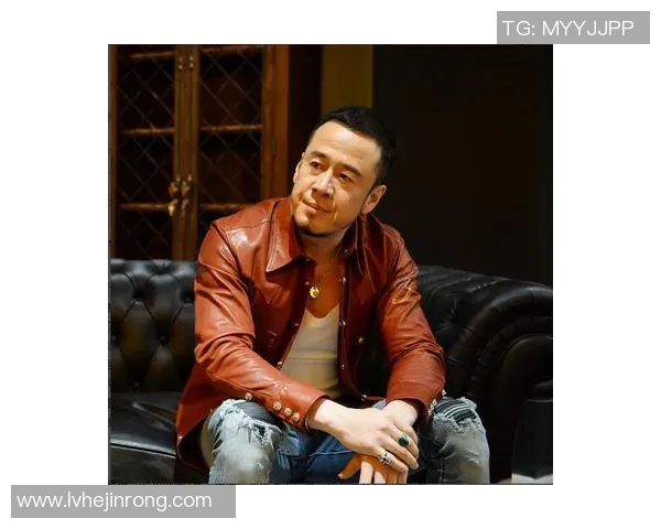 篮球明星杨坤的传奇之路从青涩少年到赛场巨星的成长故事
